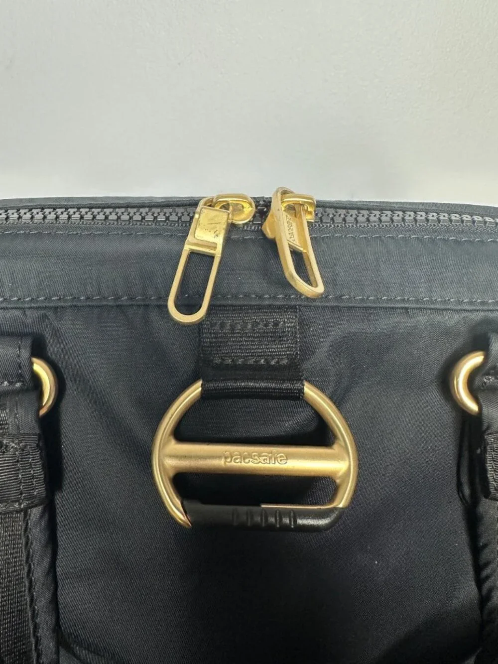 Pacsafe sleek secure